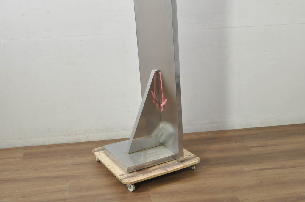 海外ブランド家具　シンプルで洗練されたデザインが魅力のモダンなスタンドミラー(鏡、姿見)(R-080781)