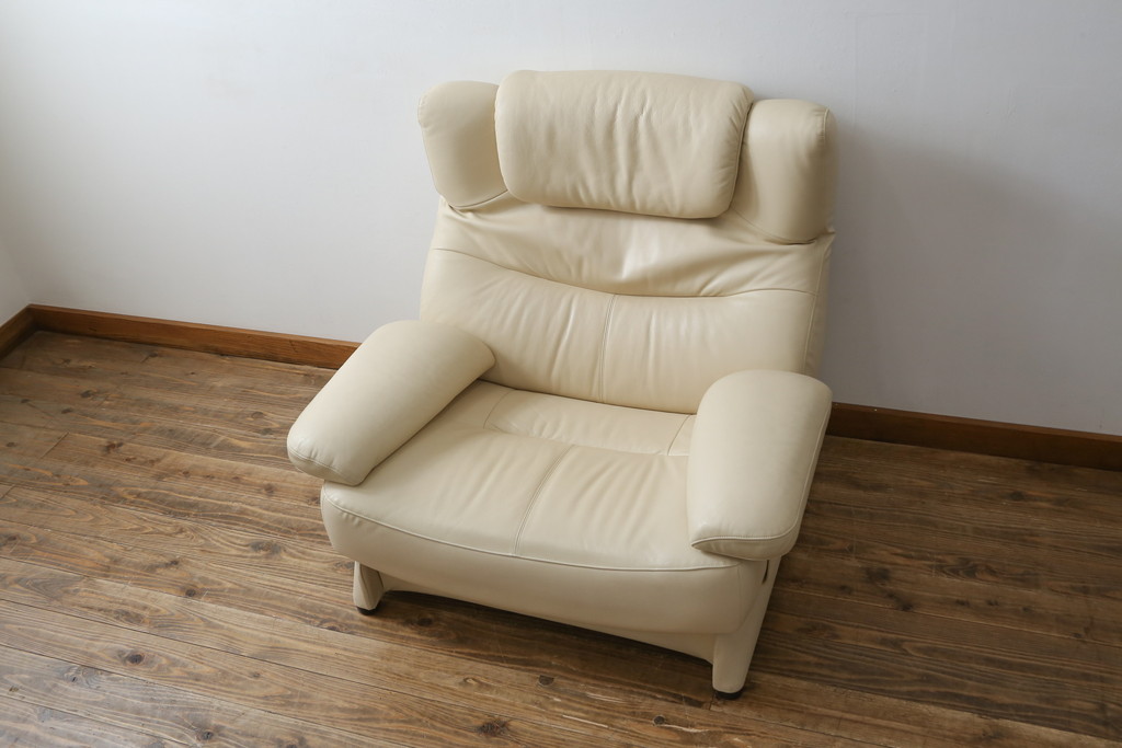 中古　美品!!　カリモク家具(karimoku)　ZU42モデル　贅沢なくつろぎのひとときにおすすめの肘掛椅子ロング(リクライニングソファ、1Pソファ、1人掛けソファ、一人掛けソファ、アームチェア、パーソナルチェア)(定価約23万円(R-081277)