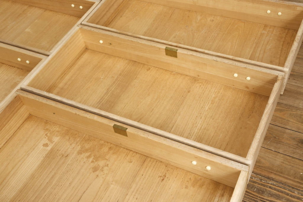 中古　シンプルなチェストに生まれ変わる加茂総桐箪笥・上段(胴丸、桐たんす、衣装箪笥、引き出し、和タンス、サイドチェスト、サイドボード)(R-081762)
