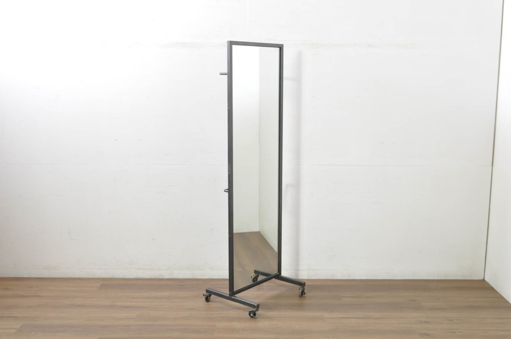 中古　美品　エグジットメタルワークサプライ(EXIT METAL WORK SUPPLY)　NRT-05　インダストリアルなデザインが格好いいスタンドミラー(姿見、鏡、キャスター付き、店舗什器)(定価約18万円)(R-080789)