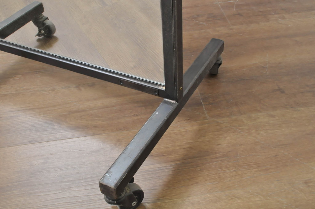 中古　美品　エグジットメタルワークサプライ(EXIT METAL WORK SUPPLY)　NRT-05　インダストリアルなデザインが格好いいスタンドミラー(姿見、鏡、キャスター付き、店舗什器)(定価約18万円)(R-080789)