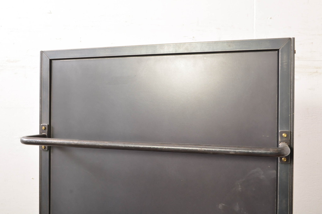 中古　美品　エグジットメタルワークサプライ(EXIT METAL WORK SUPPLY)　NRT-05　インダストリアルなデザインが格好いいスタンドミラー(姿見、鏡、キャスター付き、店舗什器)(定価約18万円)(R-080789)