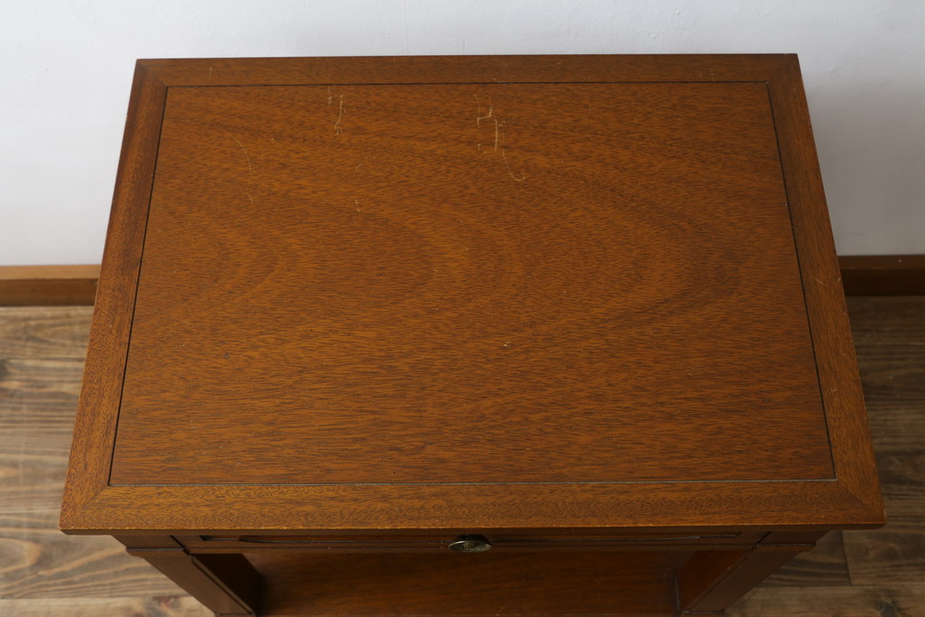 中古　美品!!　DREXEL HERITAGE(ドレクセルヘリテイジ)　品のある佇まいが美しいサイドテーブル(電話台、飾り台、ナイトテーブル、コンソールテーブル)(R-081285)
