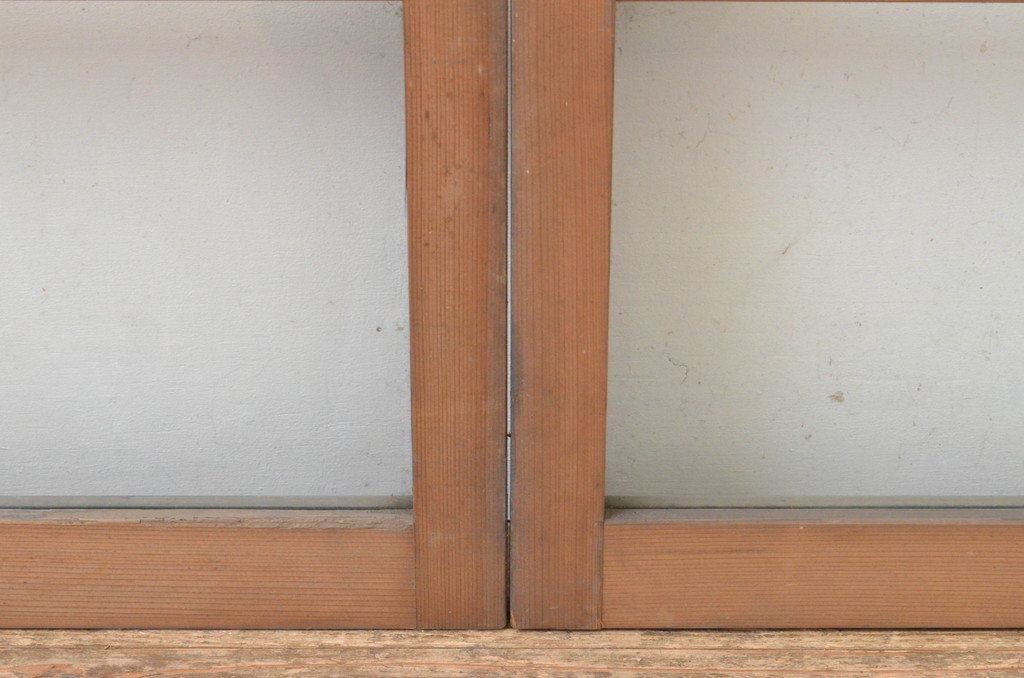 アンティーク建具　レトロな雰囲気が魅力のガラス窓2枚セット(引き戸、ガラス戸)(R-066011)