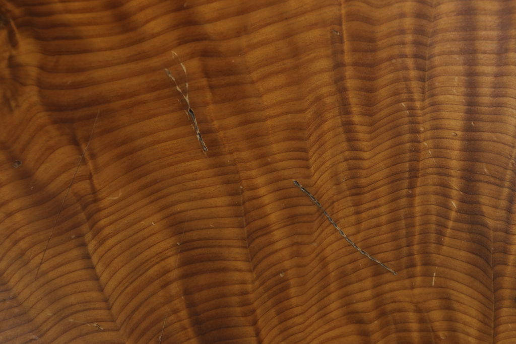 中古　美品　高級品　屋久杉一枚板の迫力ある杢目が存在感を放つ座卓(ローテーブル)(定価約270万円)(R-060548)