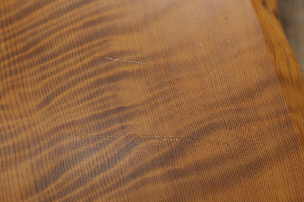 中古　美品　高級品　屋久杉一枚板の迫力ある杢目が存在感を放つ座卓(ローテーブル)(定価約270万円)(R-060548)