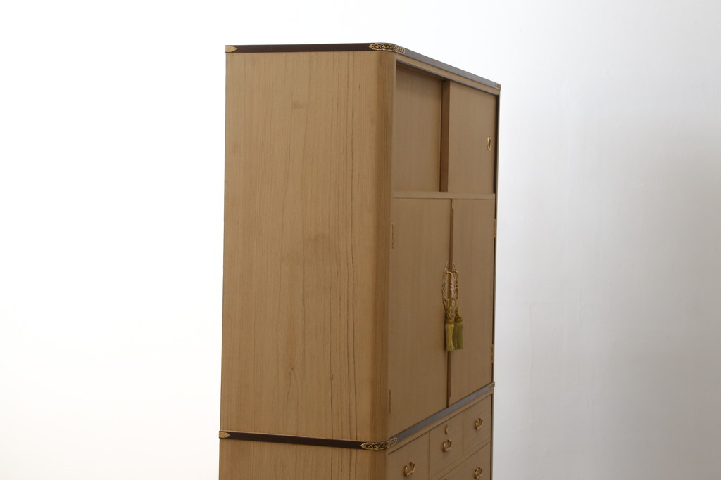 中古　美品　大阪泉州　衣装盆付き　黒檀のアクセントが粋な雰囲気を醸し出す総桐箪笥(桐たんす、着物箪笥、引き出し、チェスト)(定価約200万円)(R-053576)