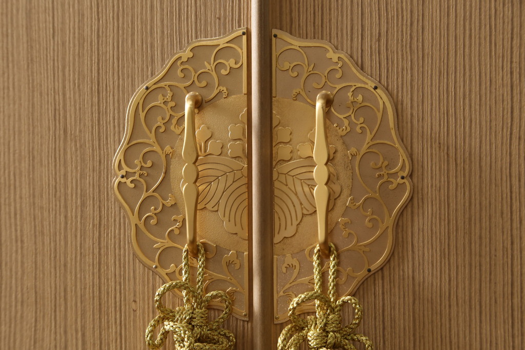 中古　美品　大阪泉州　衣装盆付き　黒檀のアクセントが粋な雰囲気を醸し出す総桐箪笥(桐たんす、着物箪笥、引き出し、チェスト)(定価約200万円)(R-053576)