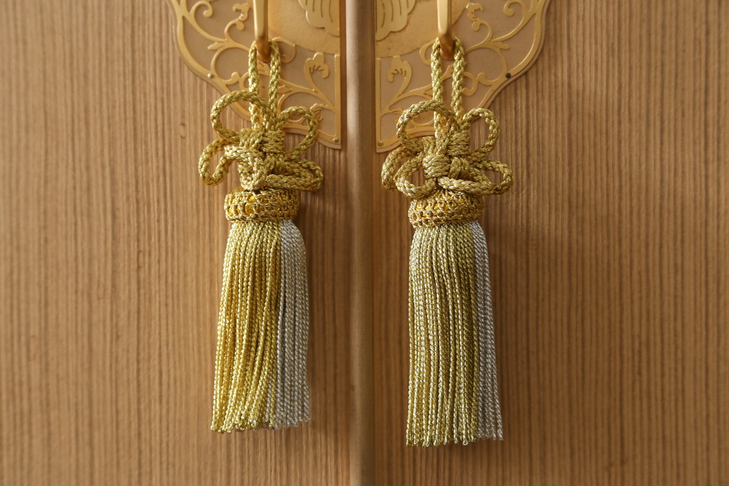 中古　美品　大阪泉州　衣装盆付き　黒檀のアクセントが粋な雰囲気を醸し出す総桐箪笥(桐たんす、着物箪笥、引き出し、チェスト)(定価約200万円)(R-053576)