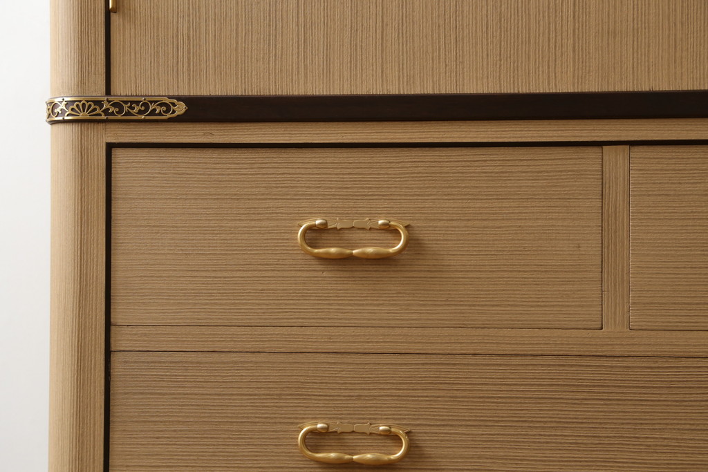 中古　美品　大阪泉州　衣装盆付き　黒檀のアクセントが粋な雰囲気を醸し出す総桐箪笥(桐たんす、着物箪笥、引き出し、チェスト)(定価約200万円)(R-053576)