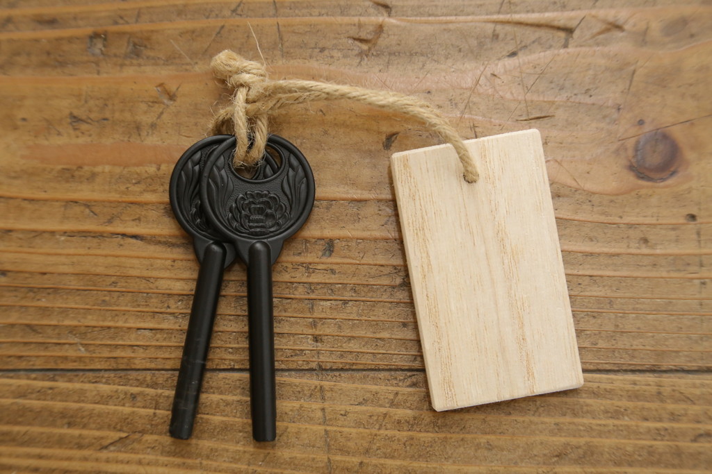 中古　美品　大阪泉州　衣装盆付き　黒檀のアクセントが粋な雰囲気を醸し出す総桐箪笥(桐たんす、着物箪笥、引き出し、チェスト)(定価約200万円)(R-053576)