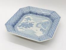 江戸期　染付　古伊万里　線描　麻の葉　花と山水図　約27cm　9寸　爽やかな印象を与える角皿(四方、八角、大皿、和皿、和食器、九寸)(R-075469)