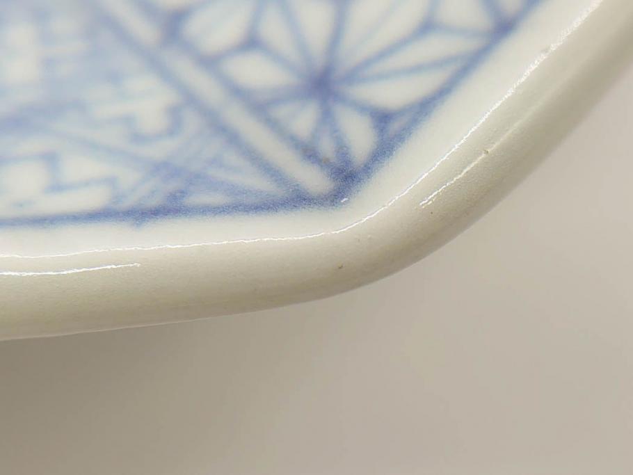 江戸期　染付　古伊万里　線描　麻の葉　花と山水図　約27cm　9寸　爽やかな印象を与える角皿(四方、八角、大皿、和皿、和食器、九寸)(R-075470)
