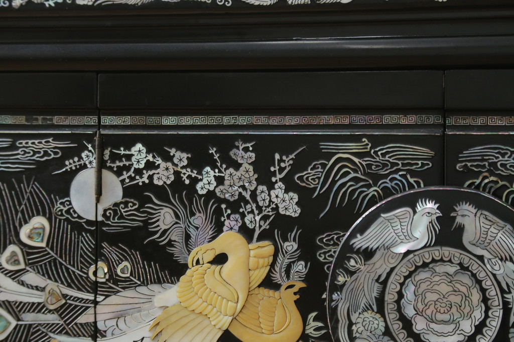 中古 美品 韓国民芸家具 孔雀 鳳凰(ホウオウ) 花鳥図 繊細な螺鈿