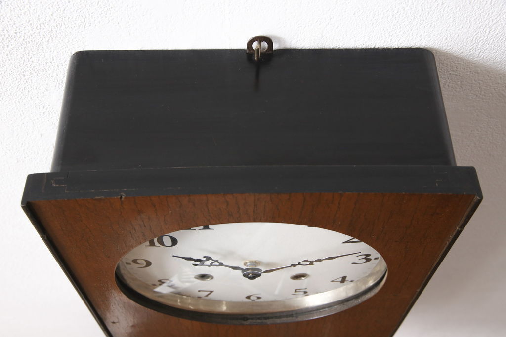 昭和レトロ 電池式 レトロモダンなデザインが魅力的な掛け時計(柱時計