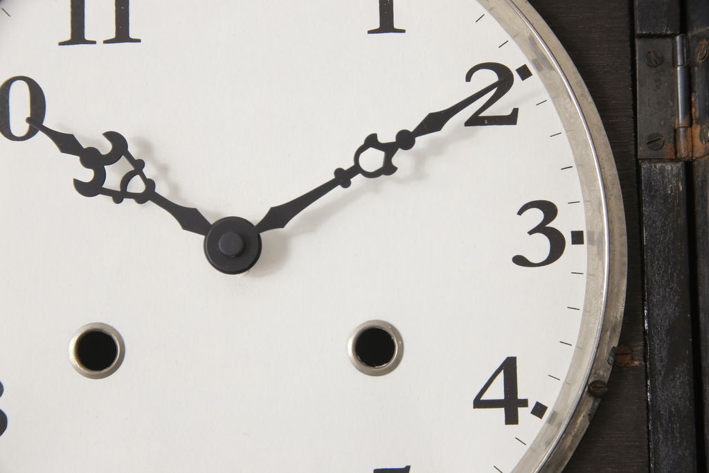 昭和レトロ　電池式　レトロモダンなデザインが魅力的な掛け時計(柱時計、古時計)(R-056022)