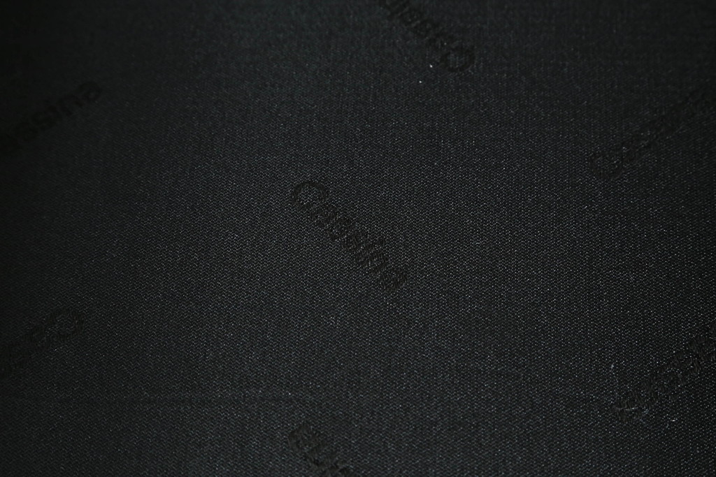 中古　Cassina(カッシーナ)　675　MARALUNGA(マラルンガ)　本革(レザー)　FX黒革　高級感漂う佇まいが魅力の1人掛けソファ(アームチェア、一人掛け、1P)(定価約100万円)(R-075151)