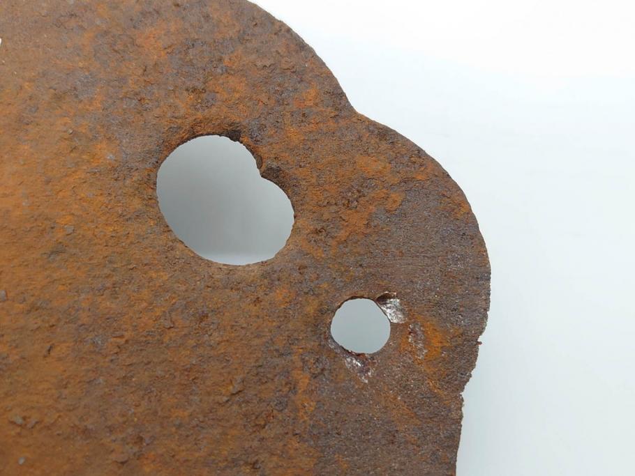 アンティーク雑貨　小槌と巾着の意匠が目を惹く蔵戸の錠前金具(こづち、ディスプレイ雑貨、蔵戸パーツ)(R-071753)