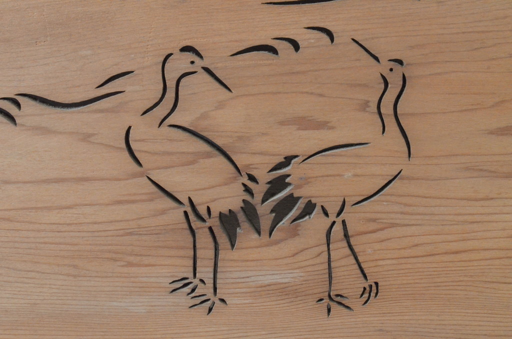 アンティーク建具　野でたわむれる鳥が透かし彫りで表現された欄間2枚セット(明かり取り、明り取り)(R-065357)