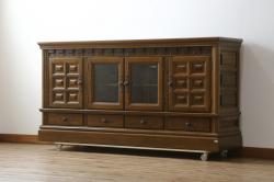 中古　美品　旭川家具　近藤工芸　Solid Furniture OAK (ソリッドファニチャー オーク)　オーク材　取っ手の繊細な彫刻など、こだわりの意匠が感じられるサイドボード(収納棚、戸棚、キャビネット、リビングボード)(R-081339)