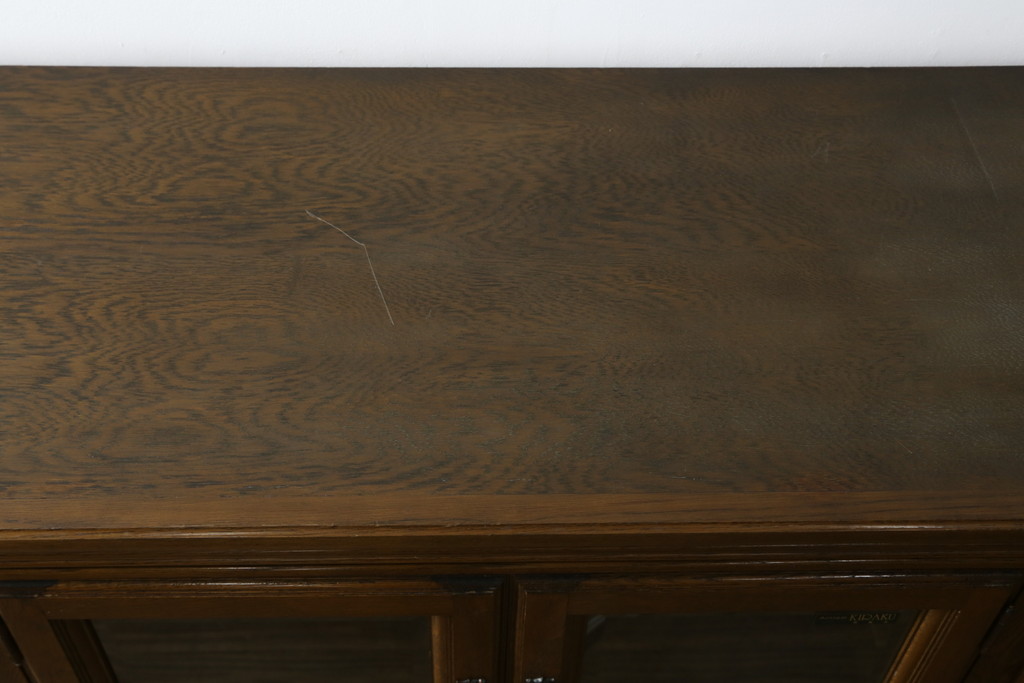 中古　美品　旭川家具　近藤工芸　Solid Furniture OAK (ソリッドファニチャー オーク)　オーク材　取っ手の繊細な彫刻など、こだわりの意匠が感じられるサイドボード(収納棚、戸棚、キャビネット、リビングボード)(R-081339)