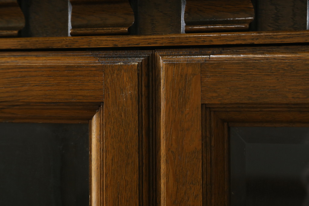 中古　美品　旭川家具　近藤工芸　Solid Furniture OAK (ソリッドファニチャー オーク)　オーク材　取っ手の繊細な彫刻など、こだわりの意匠が感じられるサイドボード(収納棚、戸棚、キャビネット、リビングボード)(R-081339)
