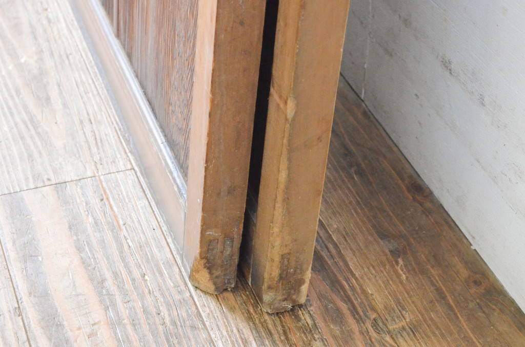 アンティーク建具　上手物!!両面面取り加工　温かみのある木味が魅力のガラス戸2枚セット(引き戸、格子戸、マス目)(R-065510)