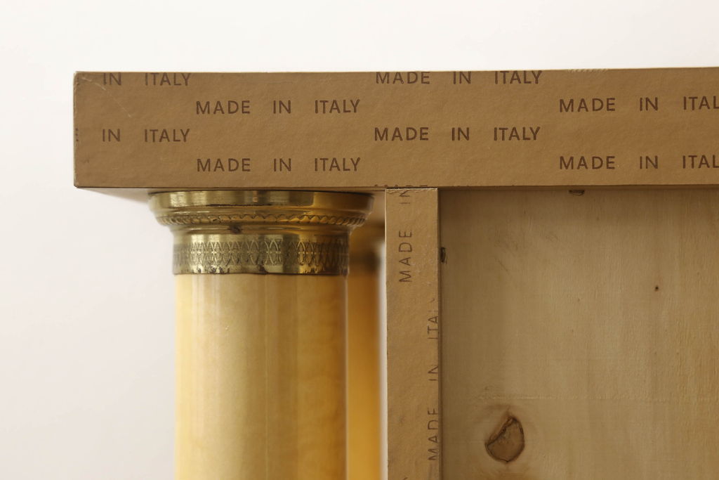 中古美品　イタリア高級輸入家具　メープル材突板　一風変わったデザインがおしゃれなサイドボード(定価約45万円)(引き出し、チェスト、洋服タンス)(R-052219)