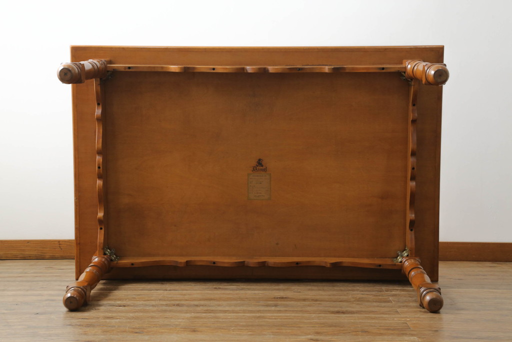 中古　美品　横浜クラシック家具　ダニエル(daniel)　アーリーアメリカンシリーズ　A-344　ヨーロピアンな装飾が上品なダイニングテーブル(ミッシェルテーブル、4人掛け、6人掛け、食卓)(R-075392)