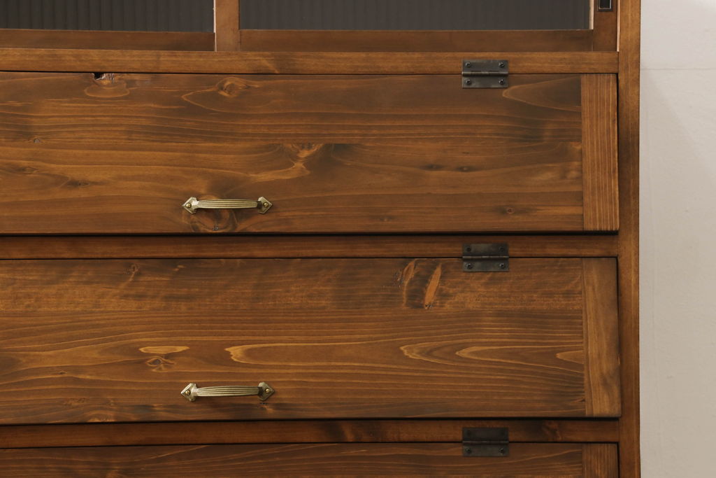 ラフジュ工房オリジナル　古建具リメイク　レトロスタイルの空間づくりに活躍するパタパタ扉の収納棚(戸棚、キャビネット、下駄箱、靴箱)(R-061284)
