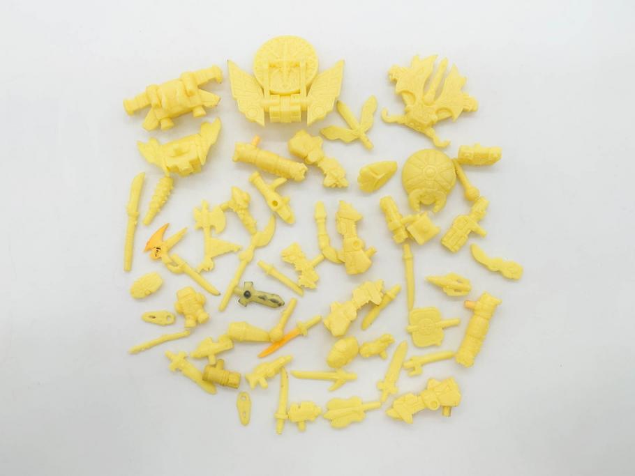 昭和レトロ　当時物　BANDAI　バンダイ　SDガンダム　F・Bコレクション　武器　パーツ　ガン消しなどまとめて129個セット(GUNDAM、消しゴム、ガシャポン、フィギュア、おもちゃ、オモチャ、玩具)(R-075527)