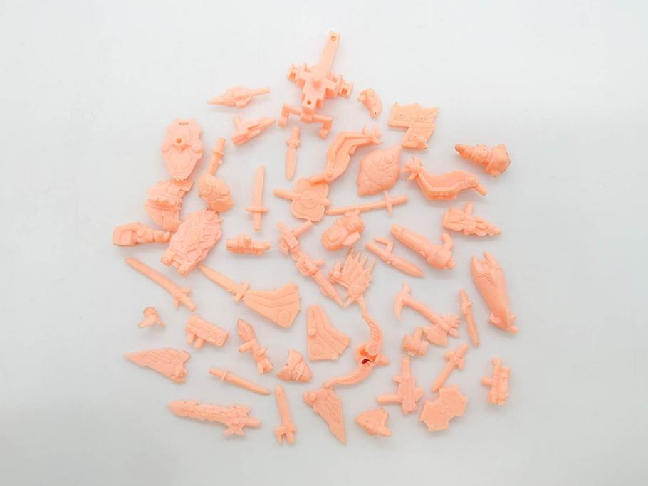 昭和レトロ　当時物　BANDAI　バンダイ　SDガンダム　F・Bコレクション　武器　パーツ　ガン消しなどまとめて129個セット(GUNDAM、消しゴム、ガシャポン、フィギュア、おもちゃ、オモチャ、玩具)(R-075527)