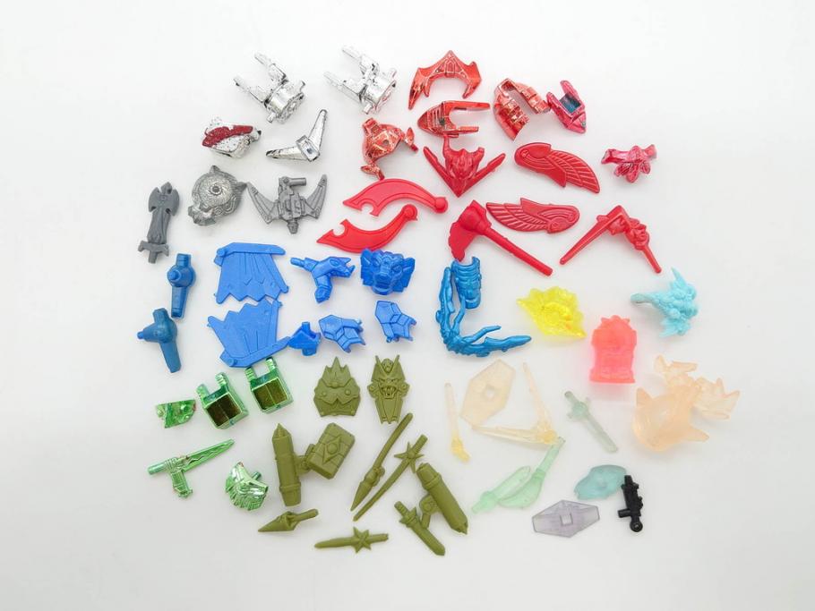 昭和レトロ　当時物　BANDAI　バンダイ　SDガンダム　F・Bコレクション　武器　パーツ　ガン消しなどまとめて129個セット(GUNDAM、消しゴム、ガシャポン、フィギュア、おもちゃ、オモチャ、玩具)(R-075527)