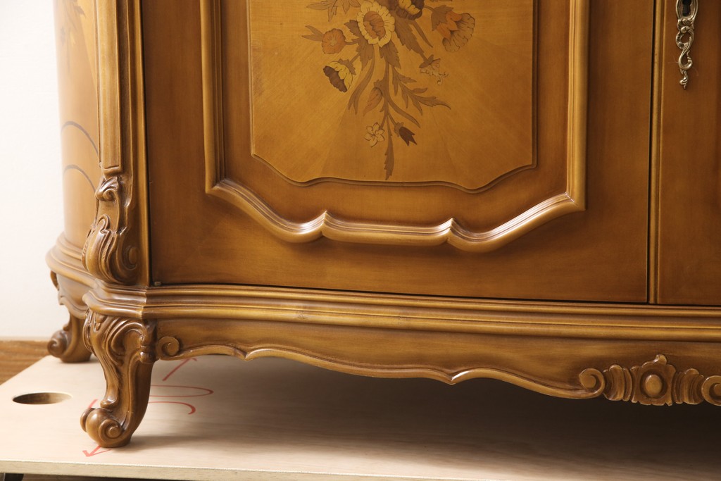 中古　美品　六本木アピス(APIS)取り扱い　イタリア最高級家具　気品あふれる象嵌入りサイドボード(定価約80万円)(コンソールキャビネット、戸棚、収納棚)(R-057530)