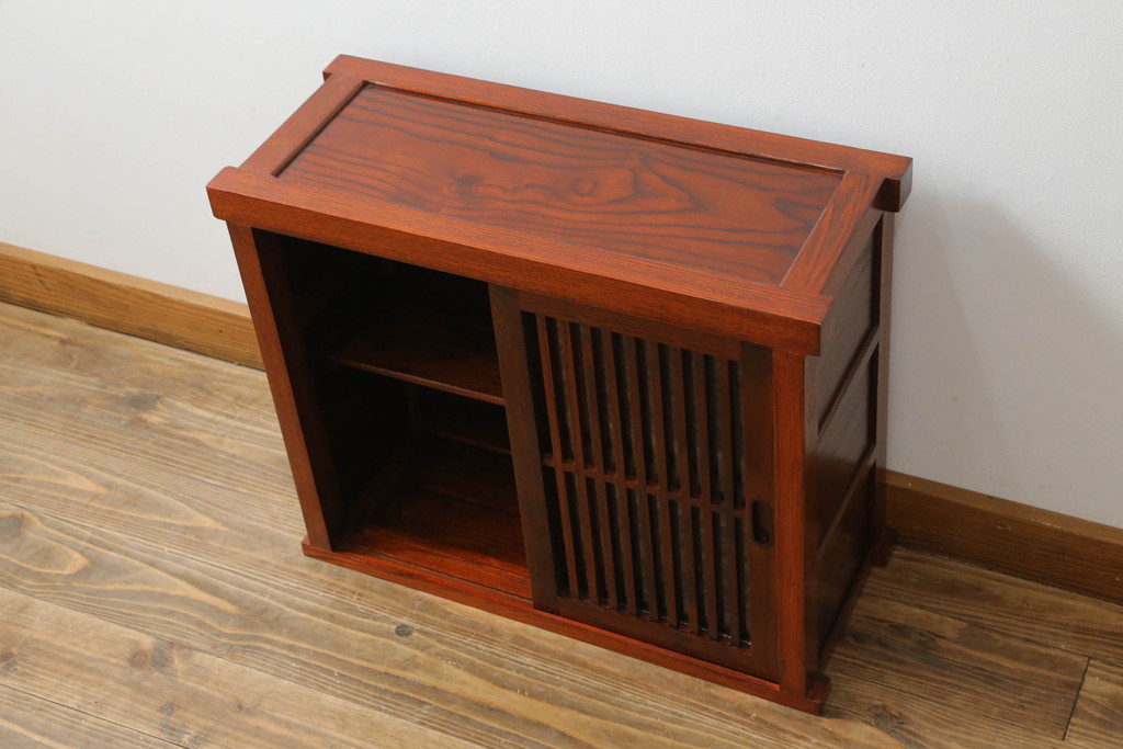 中古　美品　ニレ材　上質な和の空間を演出する小さな水屋箪笥(食器棚、茶棚、サイドキャビネット、戸棚、収納棚)(R-075300)