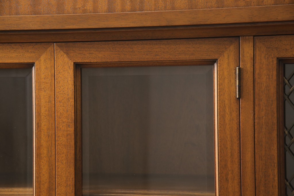 中古　DREXEL HERITAGE(ドレクセルヘリテイジ)　Triune(トライユン)　品のある佇まいのサイドボード(サイドキャビネット、収納棚、飾り棚、食器棚、本箱、ブックケース)(R-057523)