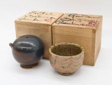 Gerd Knapper　ゲルト クナッパー　細やかな意匠が施された品のある佇まいが美しい水滴&ぐい呑み(書道具、酒器、和食器、共箱付き)(R-075534)