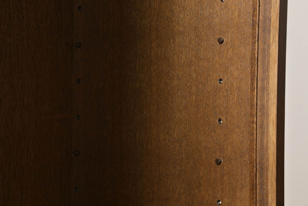 中古　美品　北海道旭川 近藤工芸　Solid Furniture OAK (ソリッドファニチャー オーク)　オーク材　品のあるデザインが魅力的なキャビネット(戸棚、収納棚、食器棚、カップボード)(R-057213)