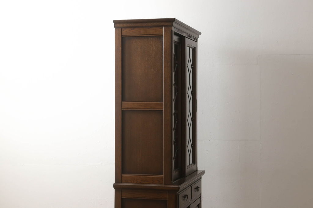 中古　美品　北海道旭川 近藤工芸　Solid Furniture OAK (ソリッドファニチャー オーク)　オーク材　品のあるデザインが魅力的なキャビネット(戸棚、収納棚、食器棚、カップボード)(R-057213)