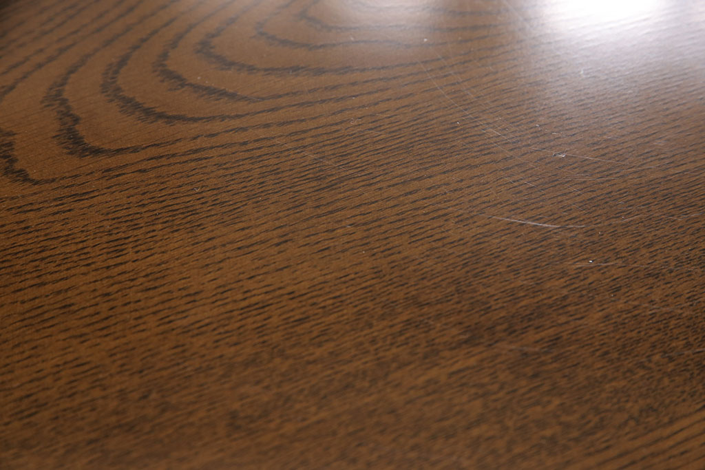中古　美品　カリモク　domani(ドマーニ)　QUEENS　LIFE(クイーンズライフ)　木目を組み合わせた天板が目を引くダイニングテーブル(エクステンションテーブル、4人掛け、6人掛け)(定価約39万円)(R-051069)
