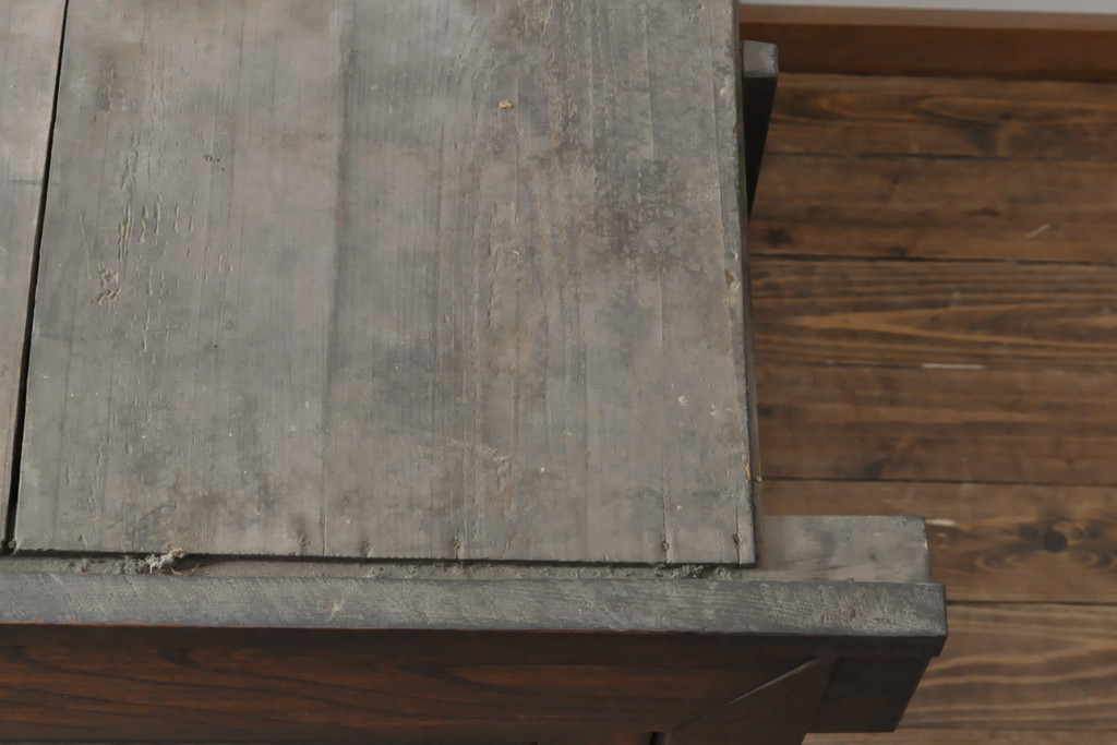和製アンティーク　前面ケヤキ材　落ち着きのある色合いと重厚な佇まいが魅力のサイドボード(夜具箪笥、布団箪笥、水屋箪笥、収納箪笥、収納棚、サイドキャビネット、欅材)(R-057471)