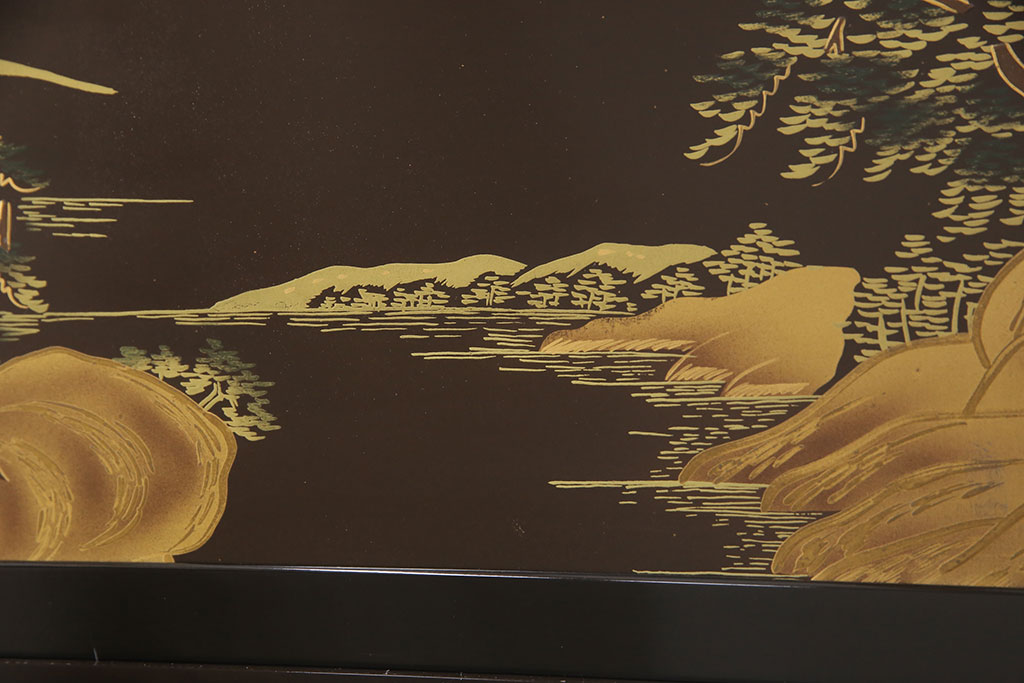 中古　国産　民芸家具　漆塗り風　衣装盆付き!山水図が美しい、しっとりとした佇まいの桐箪笥(定価約70万円)(重ね箪笥、着物箪笥、和タンス)(R-051373)