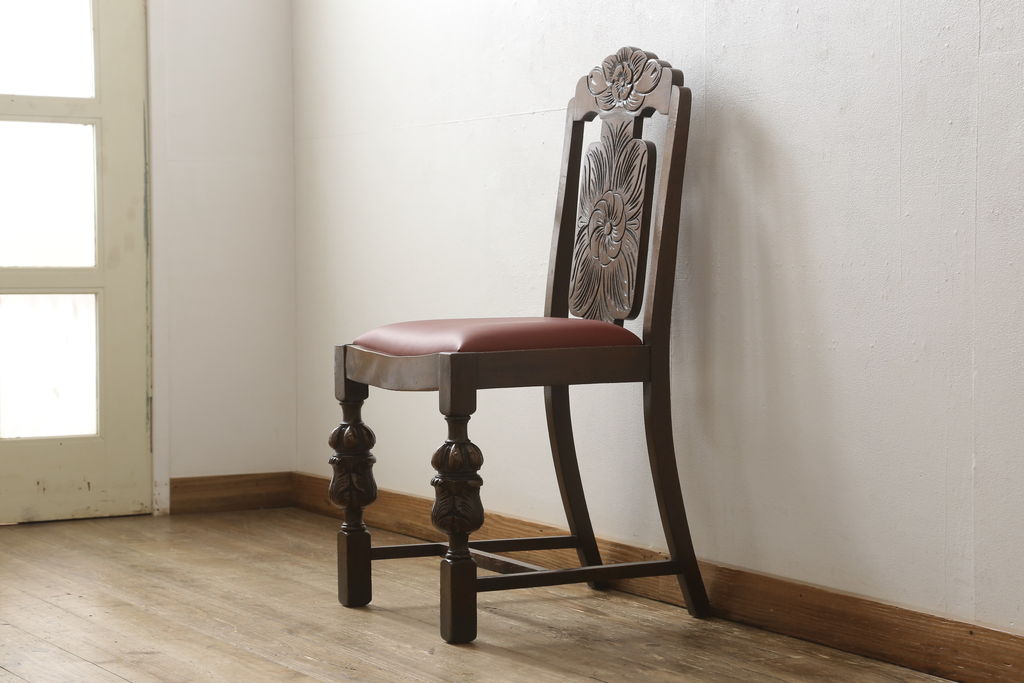 イギリスアンティーク　オーク材　大振りな花の意匠とバルボスレッグが存在感を放つダイニングチェア(イス、椅子)(R-047266)