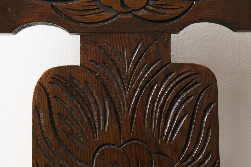イギリスアンティーク　オーク材　大振りな花の意匠とバルボスレッグが存在感を放つダイニングチェア(イス、椅子)(R-061273)