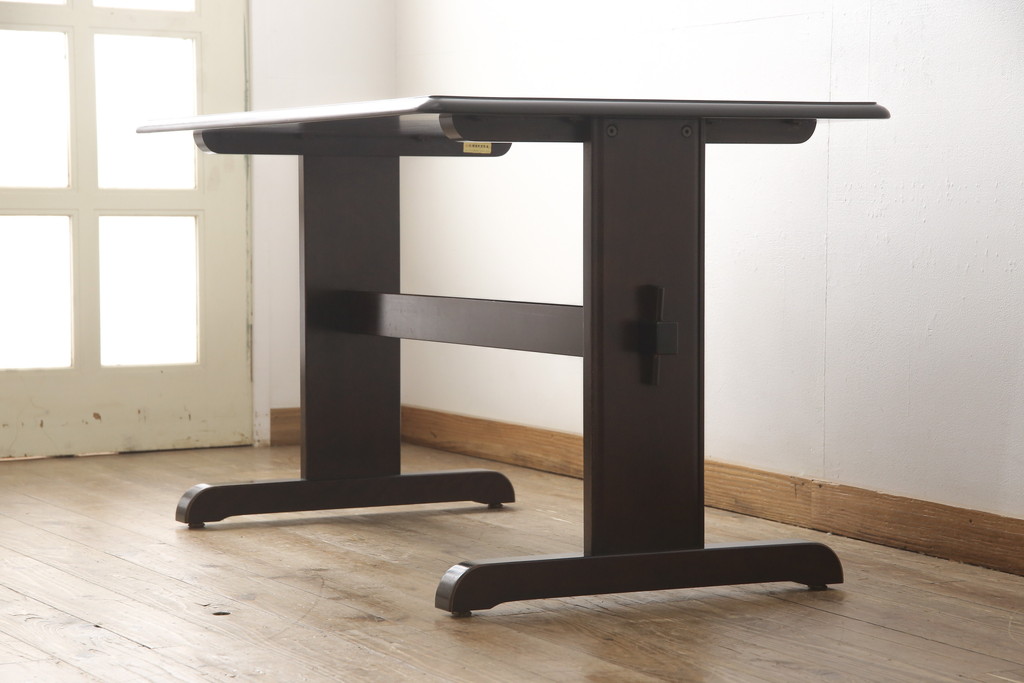 中古　北海道民芸家具　洗練された佇まいのシンプルなダイニングテーブル(食卓、作業台)(R-052526)