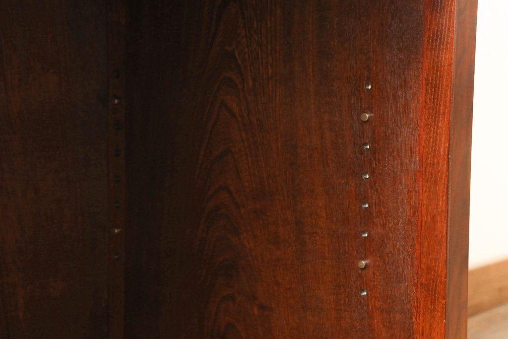 中古　美品　上品なデザインが和モダンなお部屋に取り入れやすい欅(ケヤキ)材と栗材の水屋箪笥サイドボード(サイドキャビネット、収納棚、戸棚、食器棚、カップボード)(R-060458)