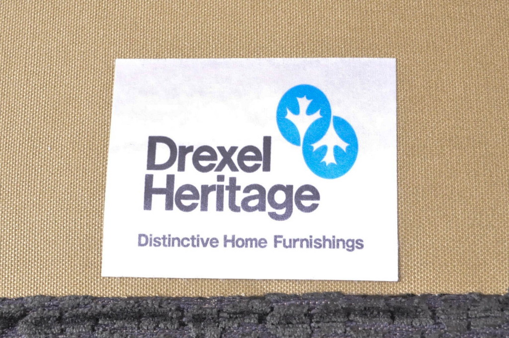 中古　美品　DREXEL HERITAGE(ドレクセルヘリテイジ)　落ち着いたモダンスタイルのお部屋におすすめな3人掛けソファ(三人掛けソファ、トリプルソファ、3P、アームソファ)(R-066611)