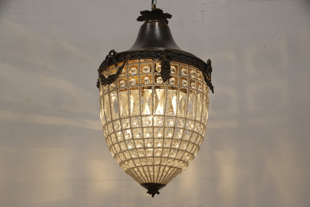 ビンテージ照明　フランスヴィンテージ　真鍮(しんちゅう)　繊細な装飾が魅力的なシャンデリア(吊り下げ照明、天井照明)(R-057642)