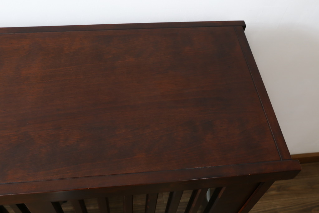 中古　美品　和光　NEW北樹　希少な廃番品　三枚引き戸の縦格子が和の雰囲気をより一層引き立てる水屋箪笥サイドボード(下駄箱、靴箱、収納棚、戸棚、玄関収納)(R-081375)