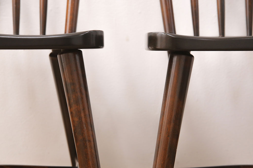 中古　北海道民芸家具　シンプルなデザインが取り入れやすいダイニングチェア2脚セット(ウィンザーチェア、板座チェア、椅子、ウインザーチェア)(R-049237)
